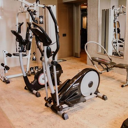 Iron Hotel Hokmeli Bagian luar foto