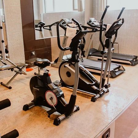 Iron Hotel Hokmeli Bagian luar foto