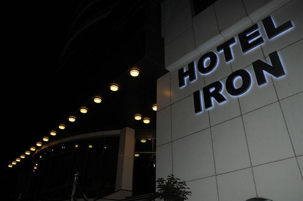 Iron Hotel Hokmeli Bagian luar foto