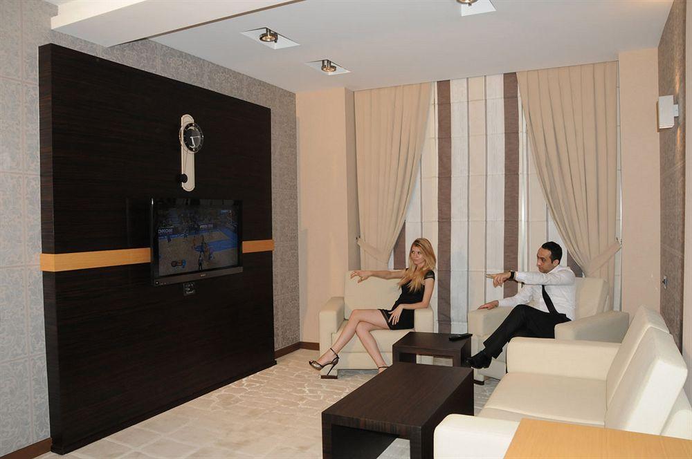 Iron Hotel Hokmeli Bagian luar foto