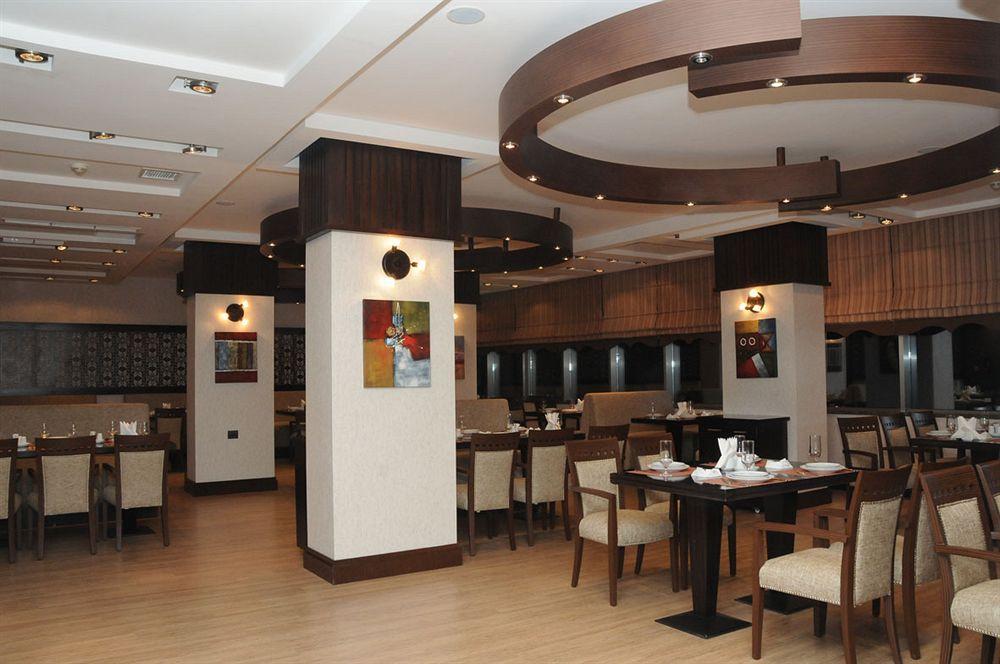 Iron Hotel Hokmeli Bagian luar foto