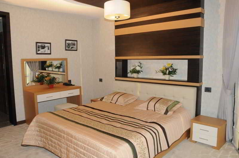 Iron Hotel Hokmeli Bagian luar foto