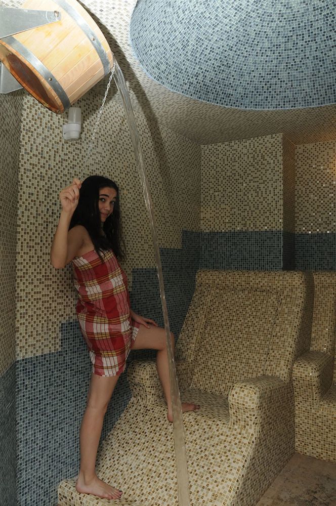 Iron Hotel Hokmeli Bagian luar foto