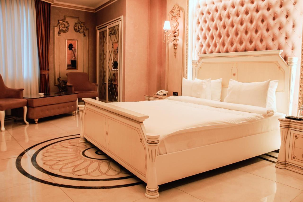 Iron Hotel Hokmeli Bagian luar foto