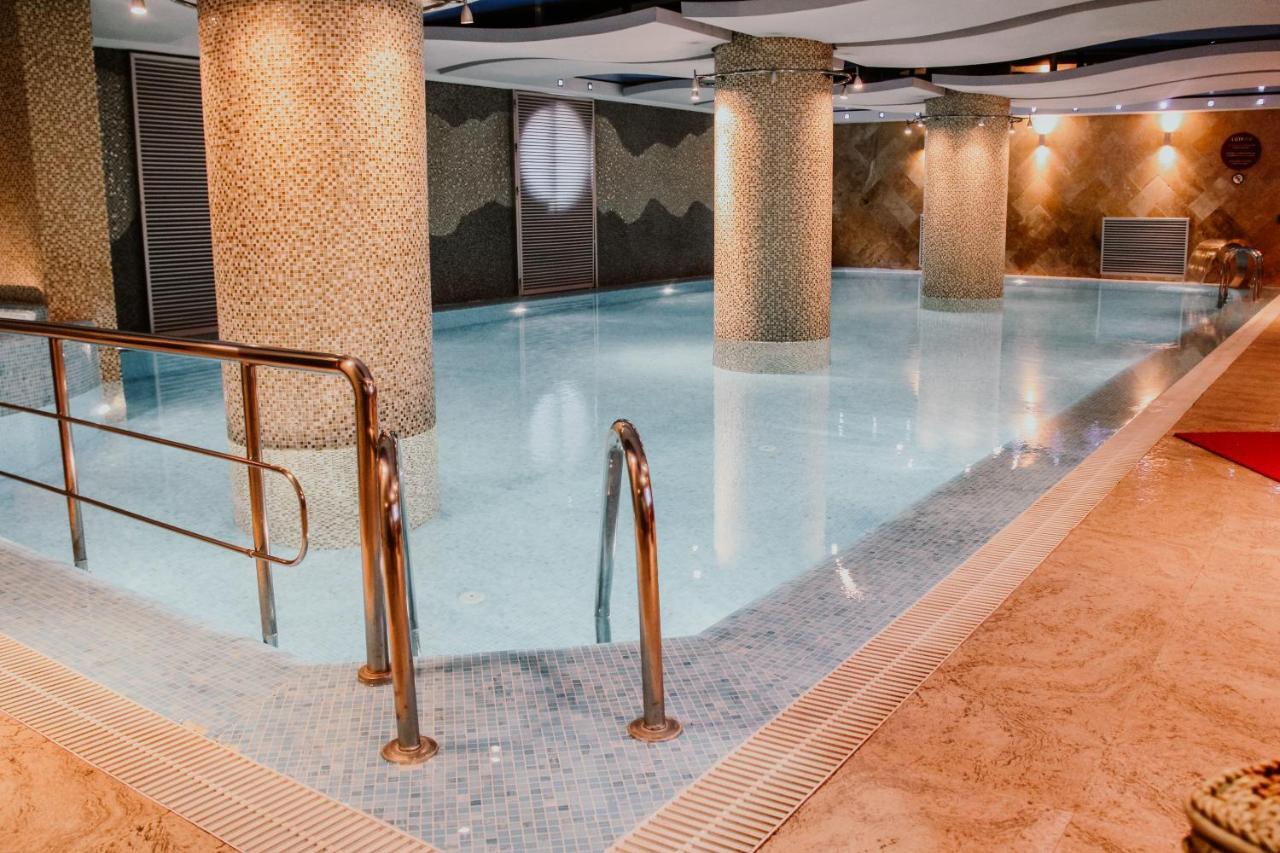 Iron Hotel Hokmeli Bagian luar foto