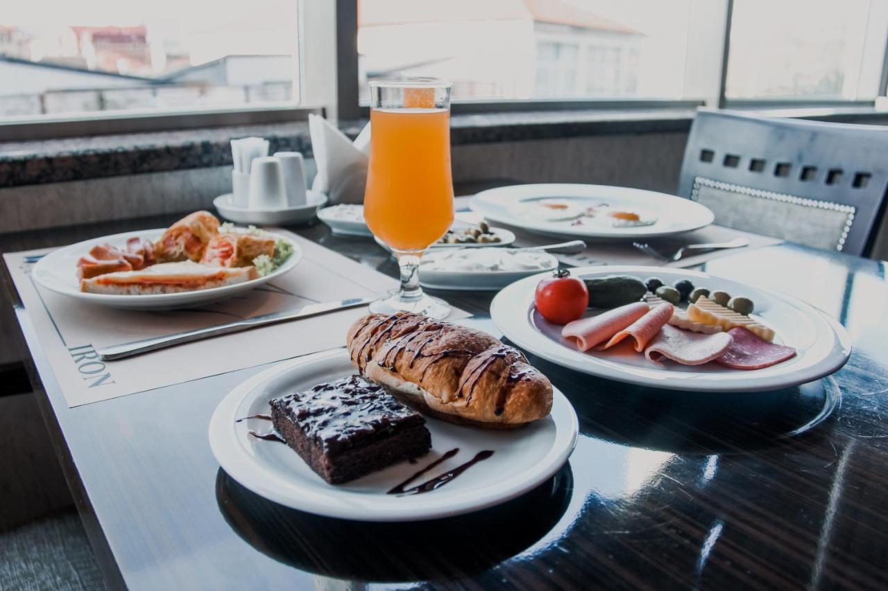 Iron Hotel Hokmeli Bagian luar foto