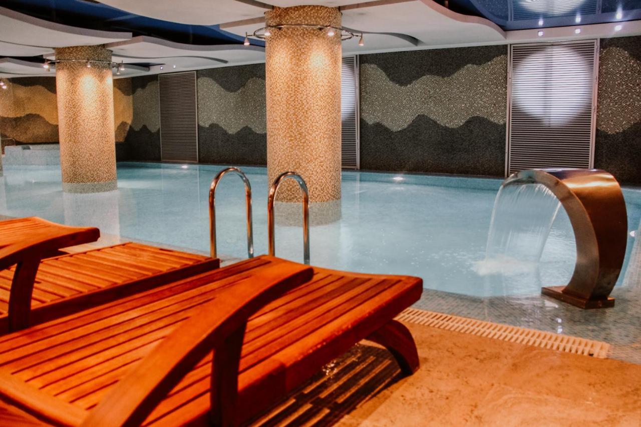 Iron Hotel Hokmeli Bagian luar foto