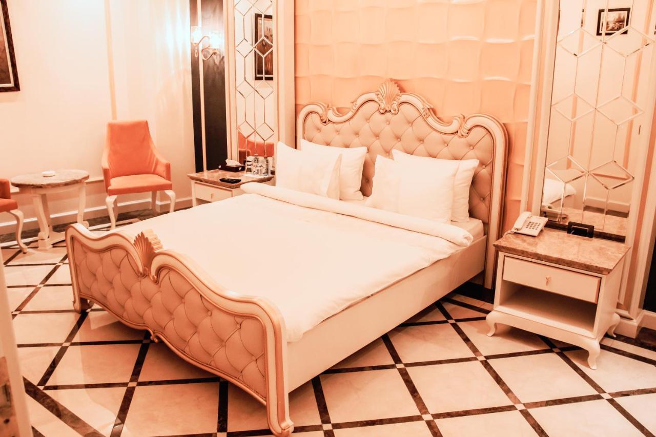 Iron Hotel Hokmeli Bagian luar foto