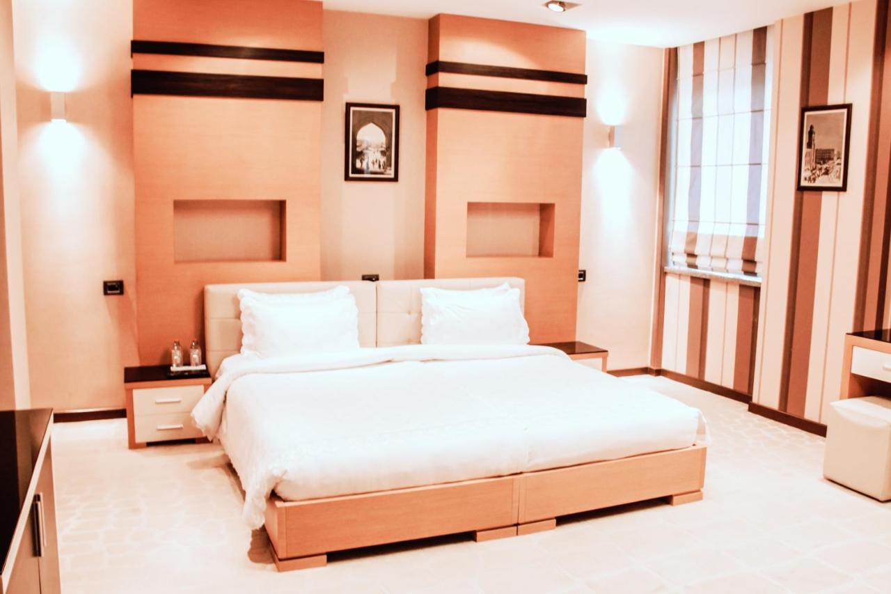 Iron Hotel Hokmeli Bagian luar foto