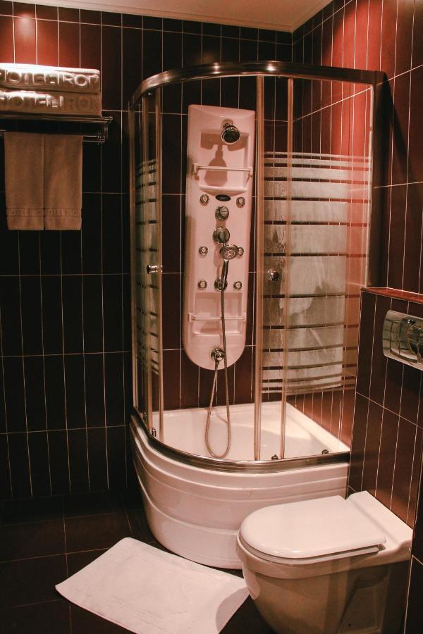 Iron Hotel Hokmeli Bagian luar foto