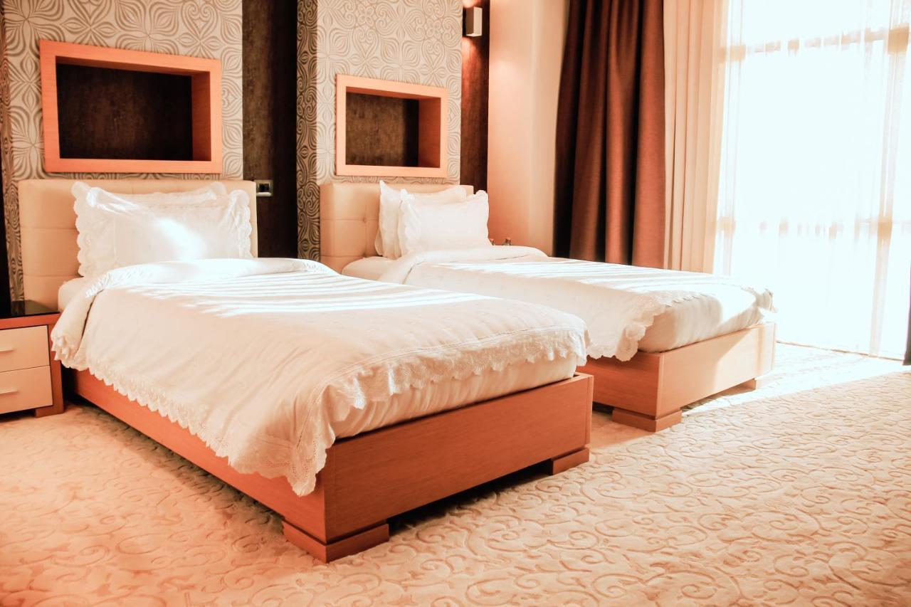 Iron Hotel Hokmeli Bagian luar foto