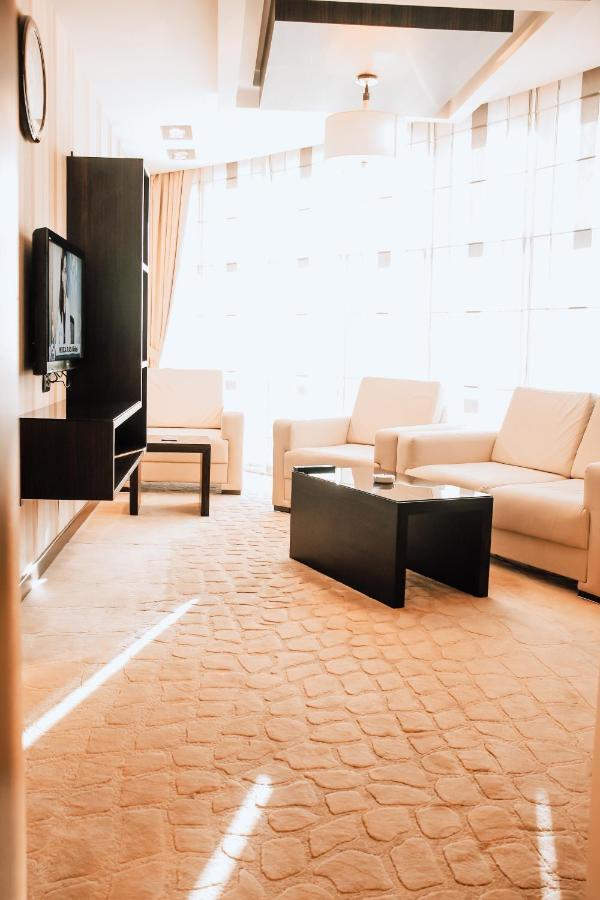 Iron Hotel Hokmeli Bagian luar foto