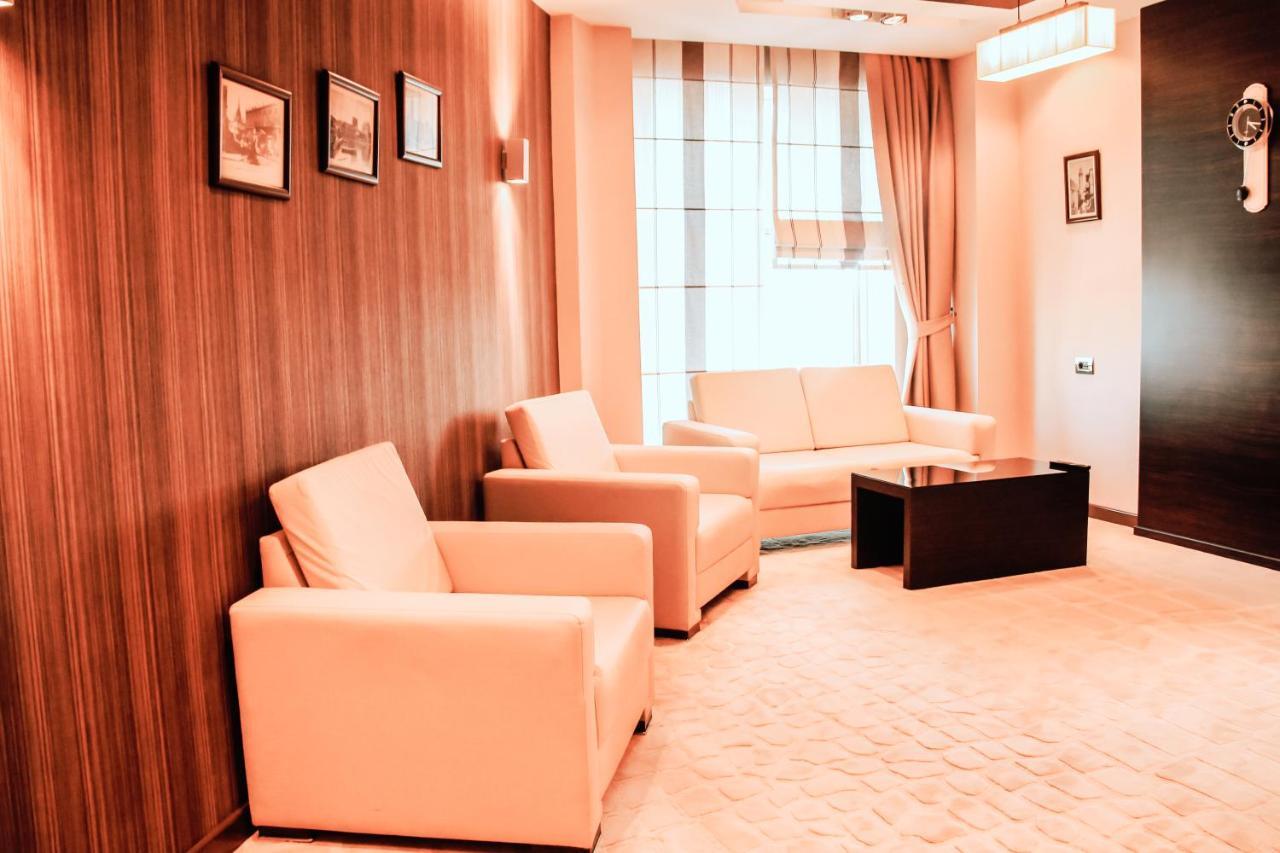 Iron Hotel Hokmeli Bagian luar foto