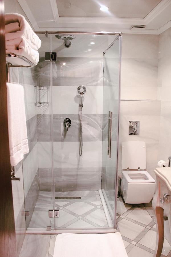Iron Hotel Hokmeli Bagian luar foto