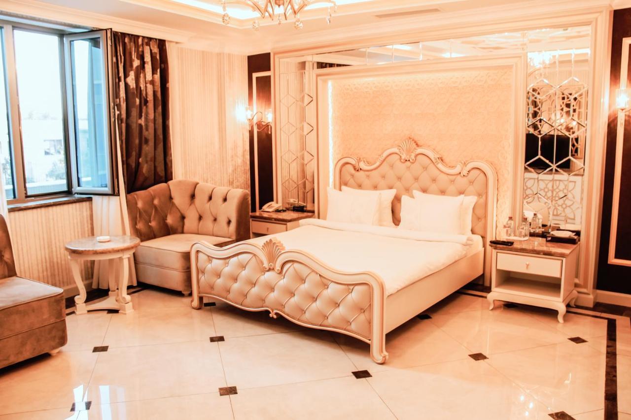 Iron Hotel Hokmeli Bagian luar foto