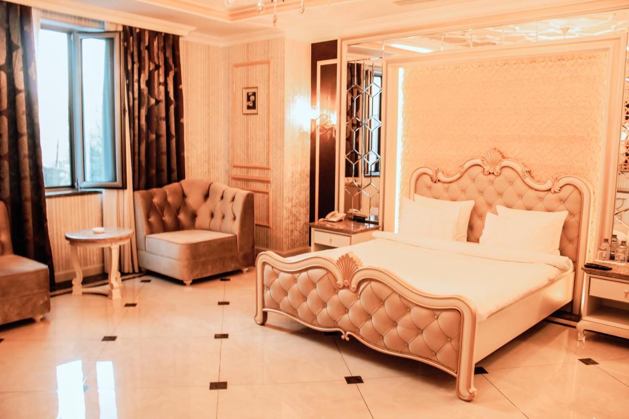 Iron Hotel Hokmeli Bagian luar foto