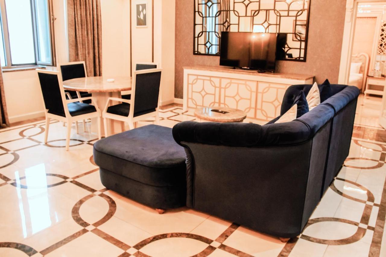 Iron Hotel Hokmeli Bagian luar foto