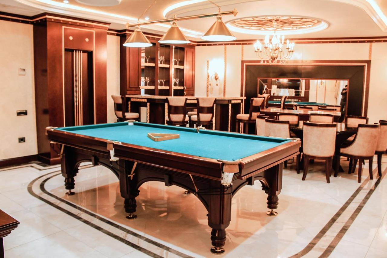 Iron Hotel Hokmeli Bagian luar foto