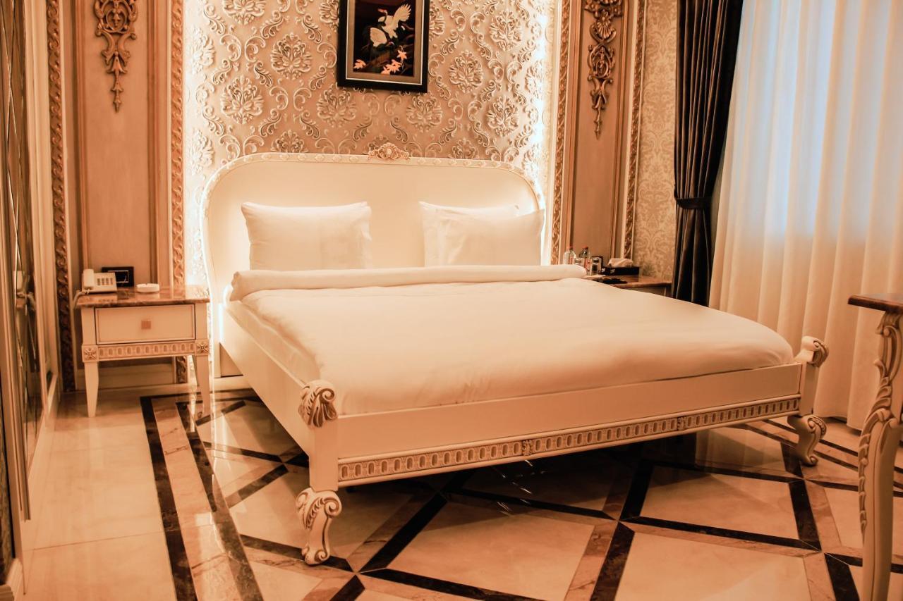 Iron Hotel Hokmeli Bagian luar foto