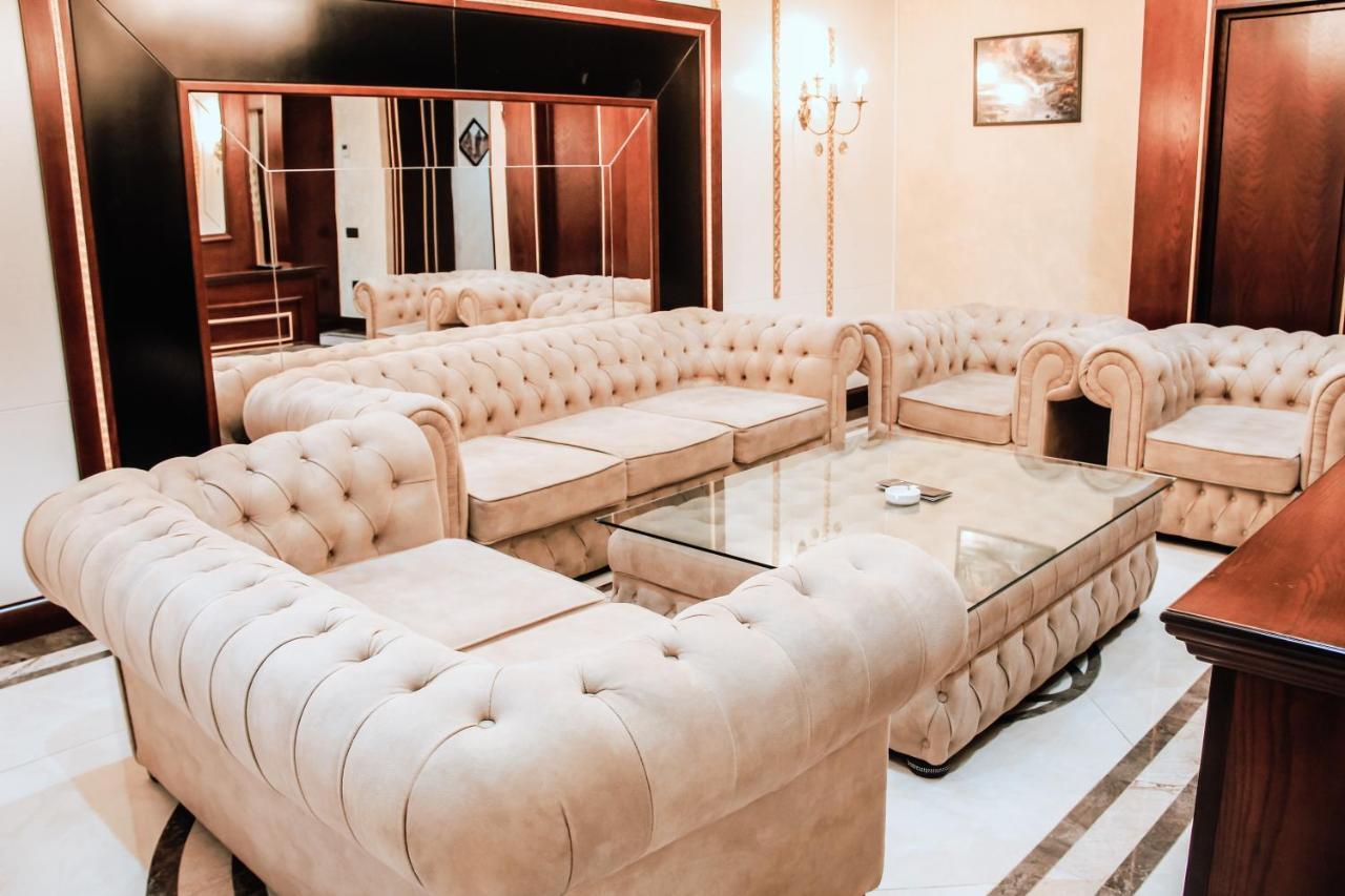 Iron Hotel Hokmeli Bagian luar foto